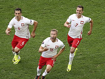 Blaszczykowski blast fires Pol...